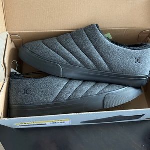 New Hurley Arlo Puff House Shoes- Beand new in box!  Color is gray.